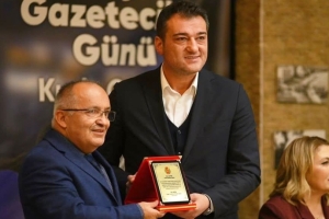 BELEDİYE BAŞKANI KÖSE VE MİLLETVEKİLİ IŞIK GEZMİŞ, GAZETECİLER GÜNÜNDE BASIN EMEKÇİLERİ İLE BULUŞTU
