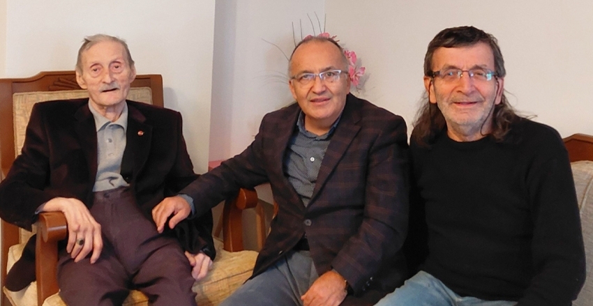 DEĞERLİ BÜYÜĞÜMÜZ ERSEN KONAL'I ZİYARET EDEREK GAZETECİLER GÜNÜ'NÜ KUTLADIK