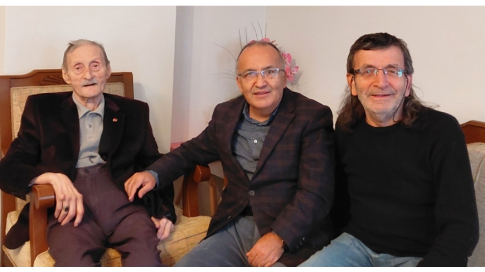 DEĞERLİ BÜYÜĞÜMÜZ ERSEN KONAL'I ZİYARET EDEREK GAZETECİLER GÜNÜ'NÜ KUTLADIK